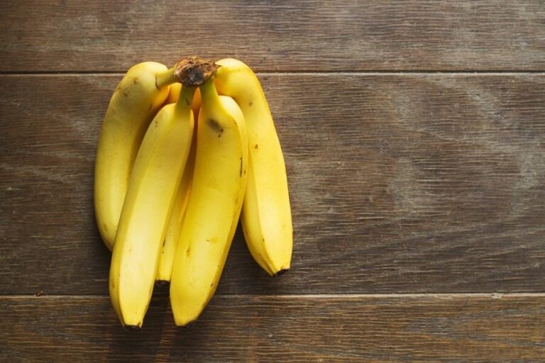 Banana nutritional value - Carbohydrates, proteins and fats (100 g)