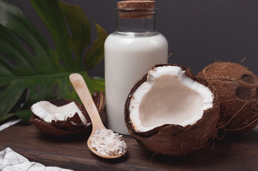 Coconut milk - Properties, benefits and uses in food