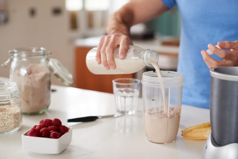 How many protein shakes to drink per day