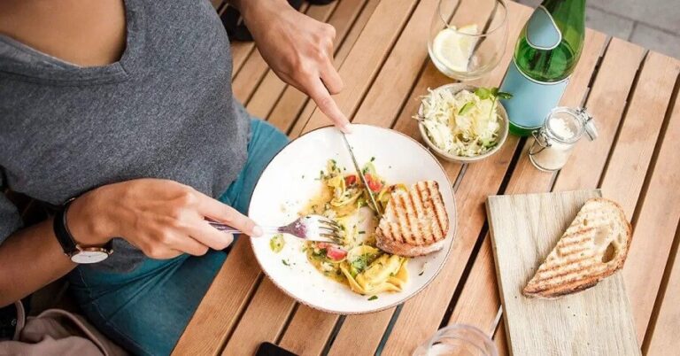 Is it good to reduce carbohydrates to lose weight