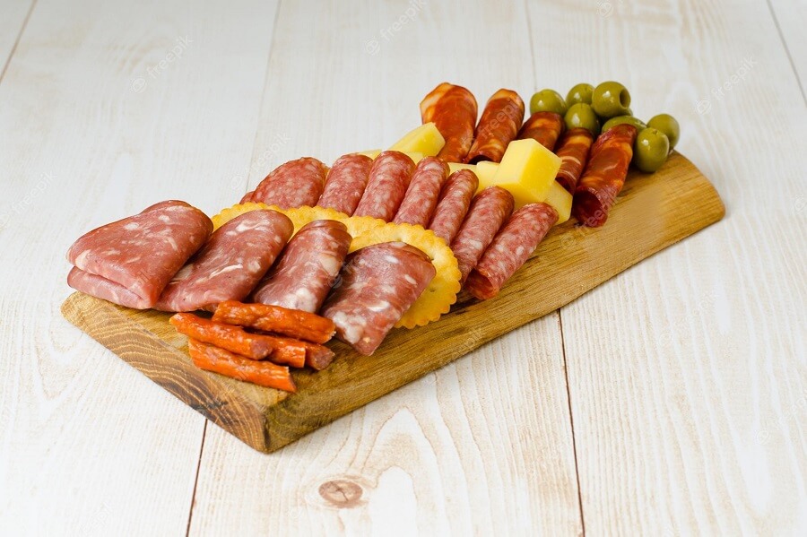 Sausages and other cold cuts