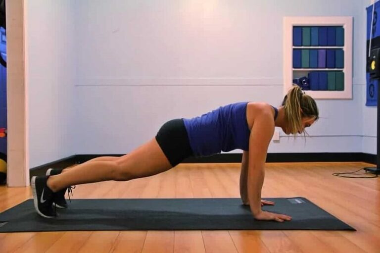 Wheel Crunches - Beginner Technique, Exercises, and Common Mistakes